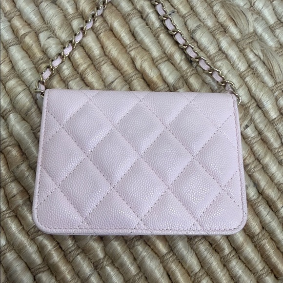 CHANEL Light Pink Quilted Mini Bag with Gold Chain - Picture 5 of 17